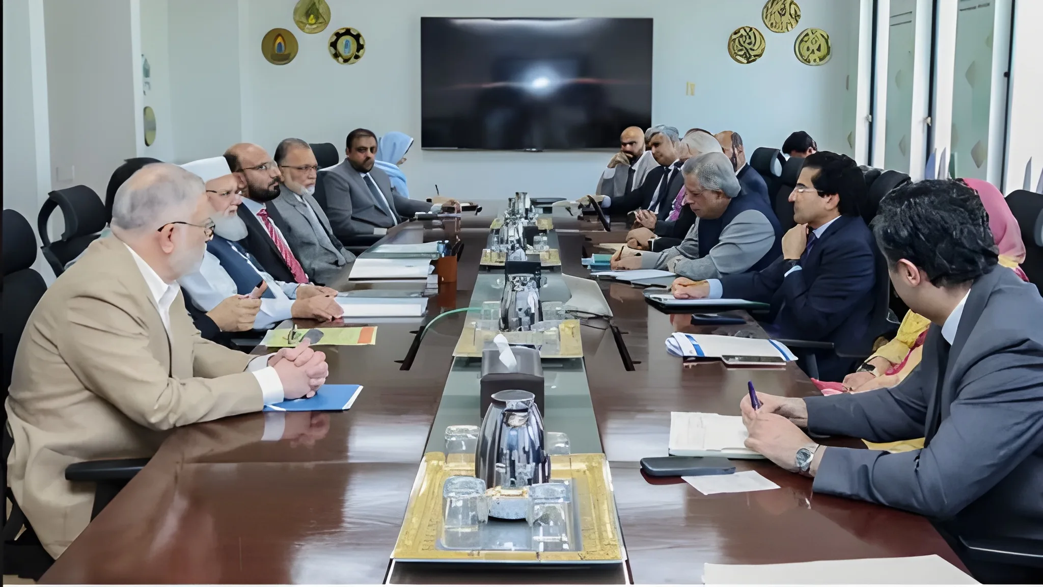 Govt Issues Statement After Briefing JI Delegation on Petrol Levy