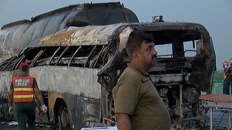 20-burnt-alive-as-bus-collides-with-oil-tanker-in-uch-sharif