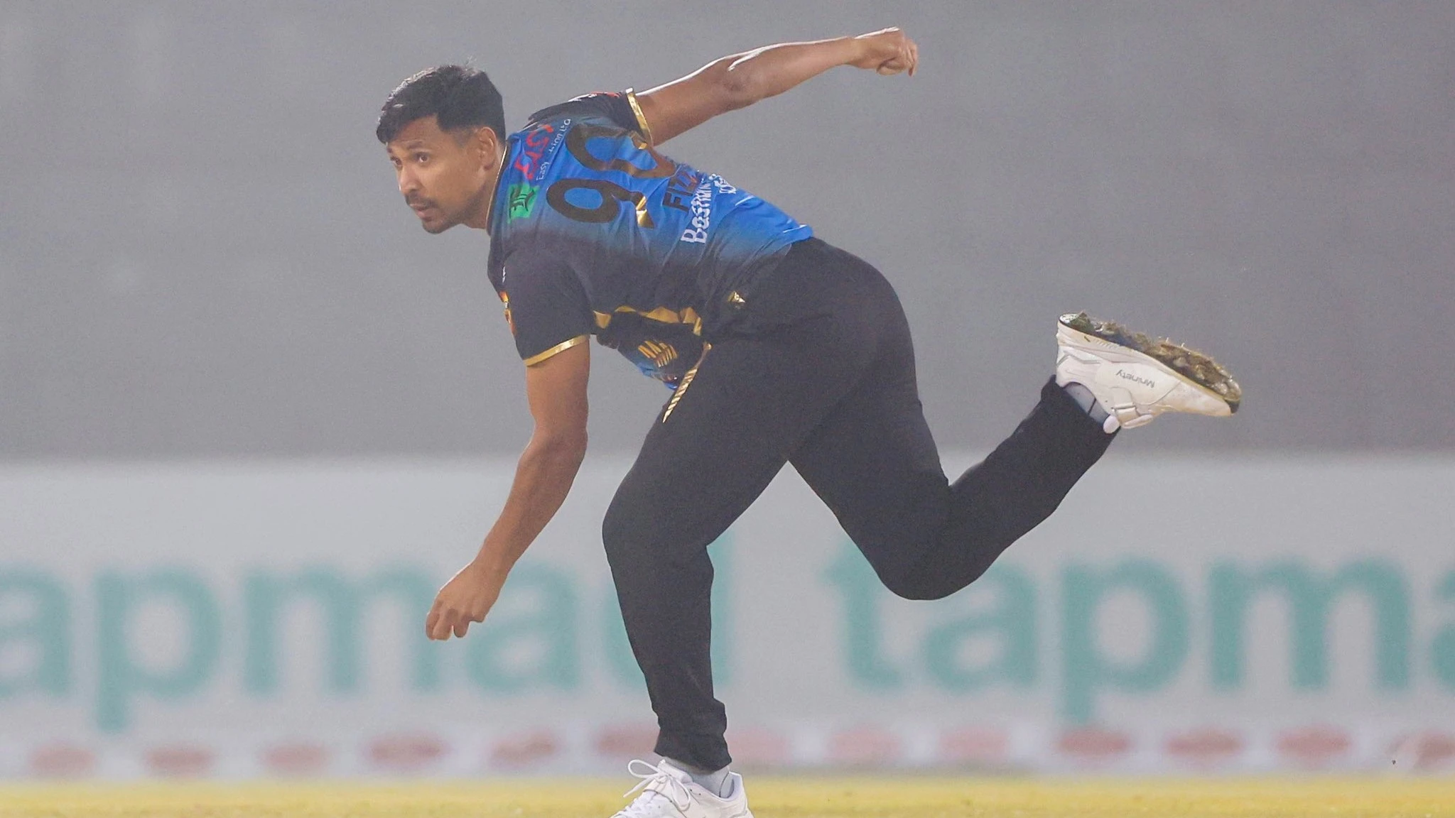 after-ipl-controversy-pakistan-super-league-signs-bangladesh-pacer-mustafizur