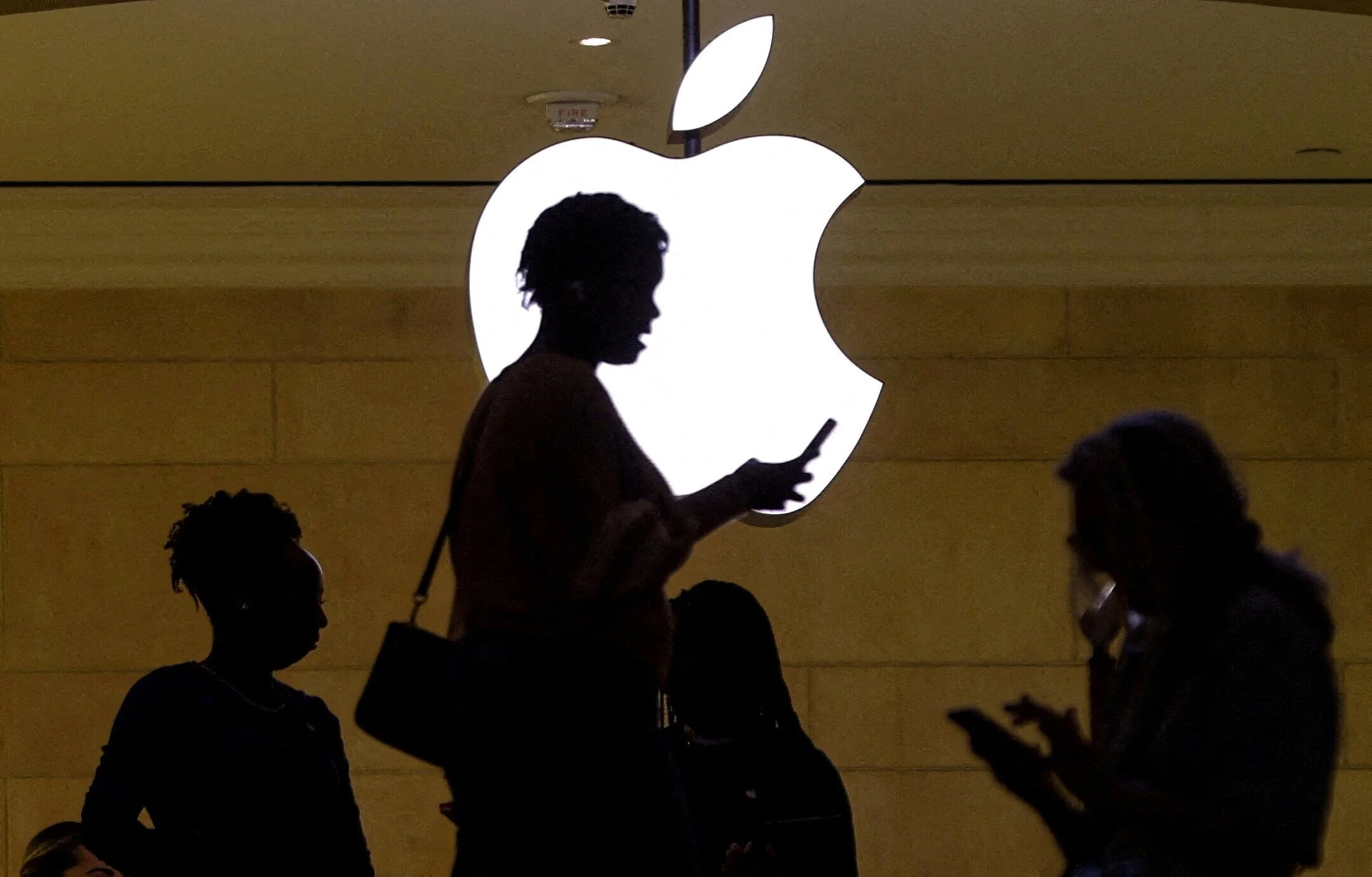 apple-sees-all-time-high-iphone-sales-despite-mac-slowdown