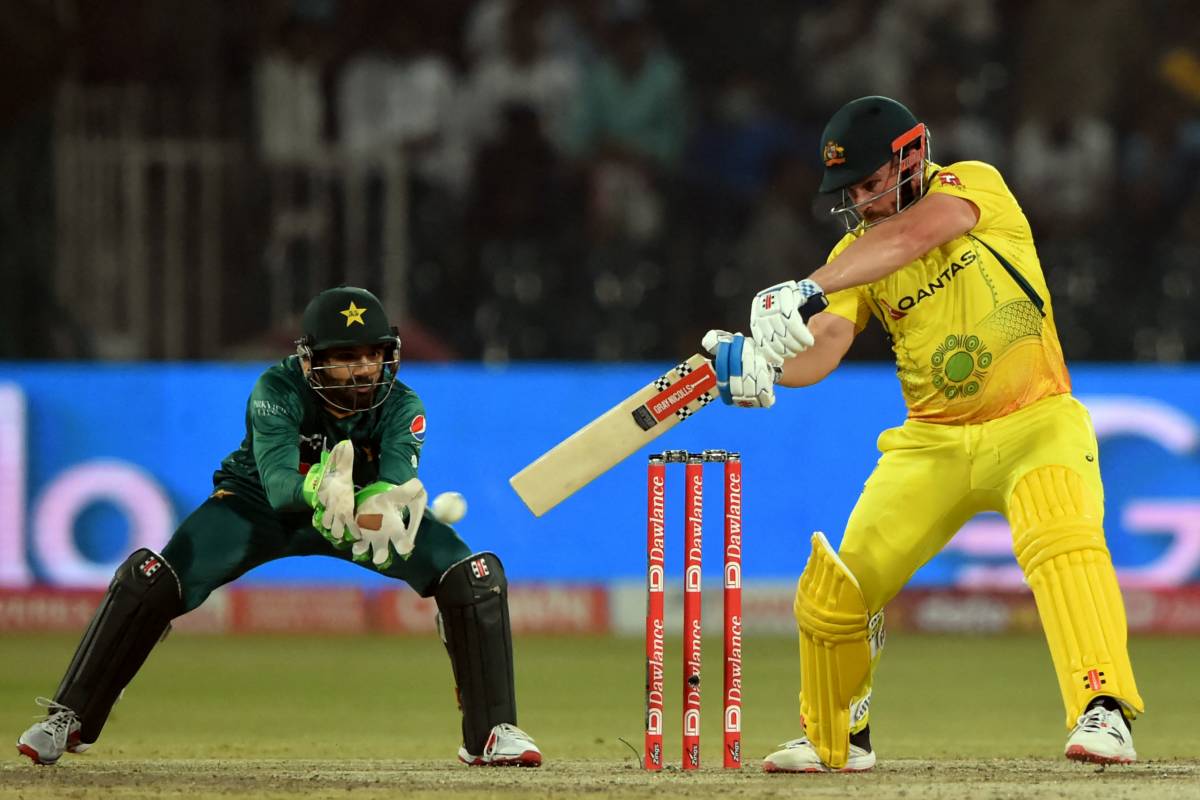 australia-beat-pakistan-by-three-wickets-in-only-t20