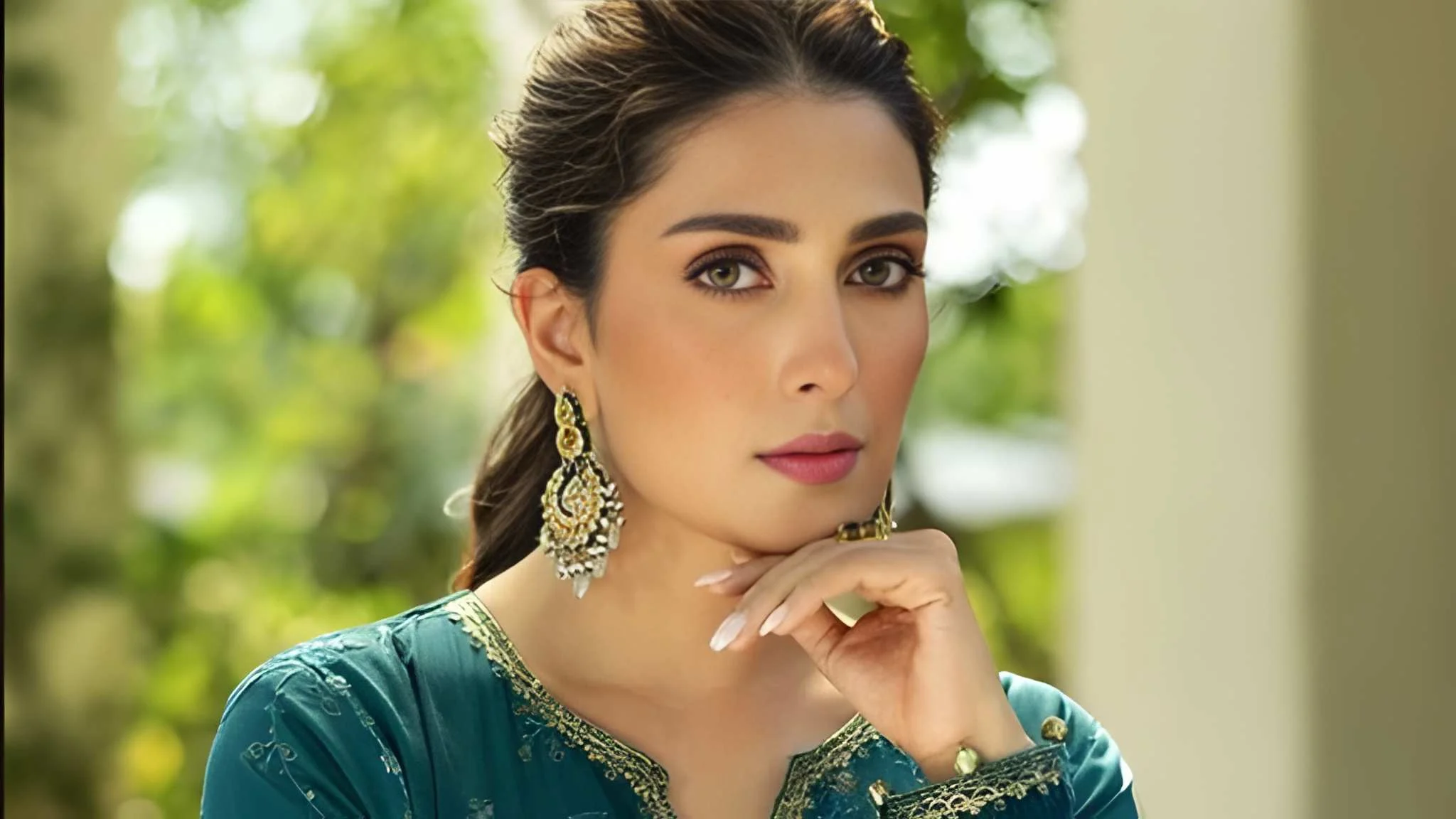 ayeza-khan