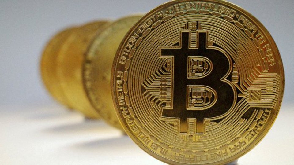 bitcoin-falls-below-30-000-lowest-since-july-2021