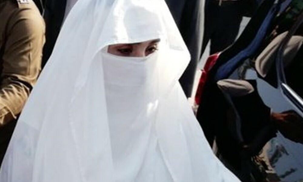 bushra-bibi-breaks-down-in-tears-during-court-proceeding