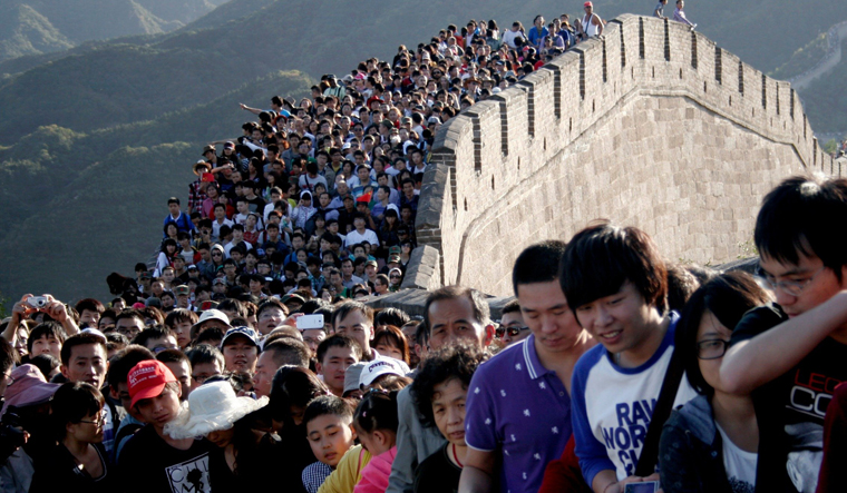 china-s-population-falls-for-first-time-since-1961