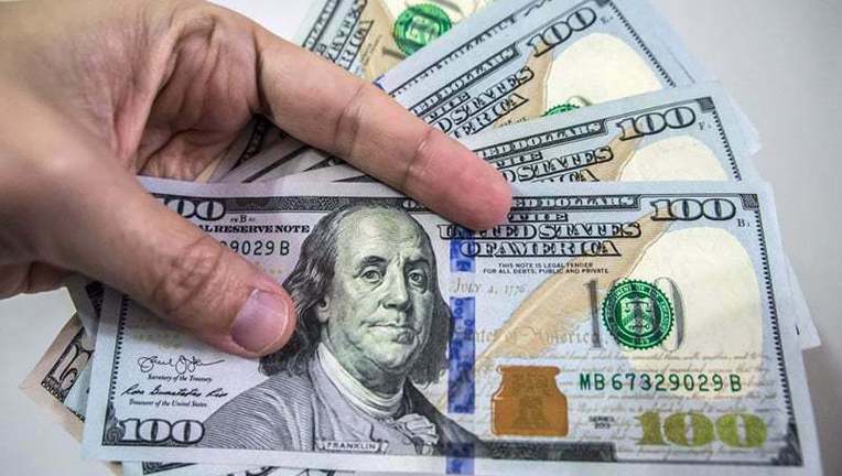 dollar-continues-to-set-records-tops-207-in-interbank-trade