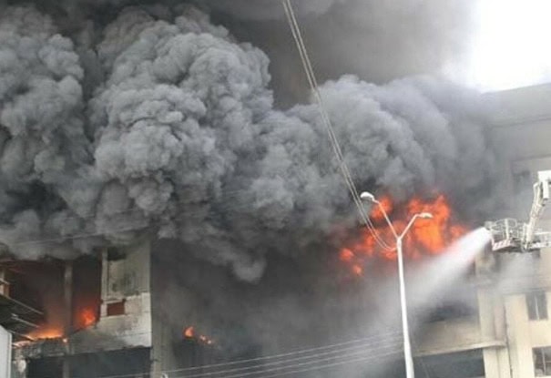factory-collapses-due-to-fire-in-new-karachi