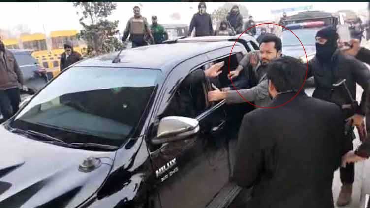 farrukh-habib-booked-for-attempting-to-free-fawad-chaudhry-from-police-custody