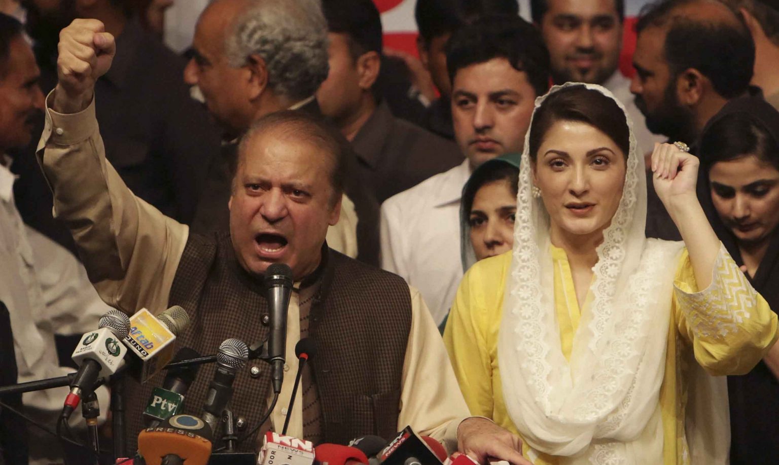 federal-govt-removes-name-of-maryam-nawaz-and-nawaz-sharif-from-ecl
