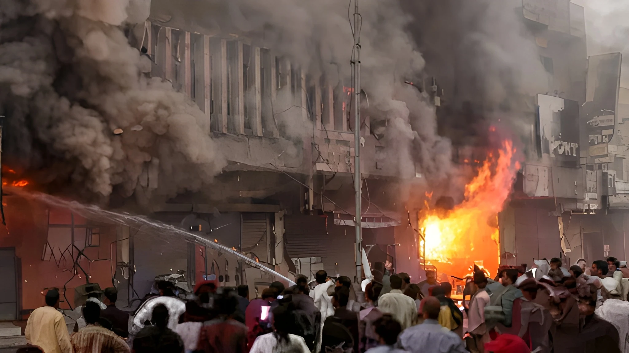 fire-breaks-out-at-karachis-cooperative-market