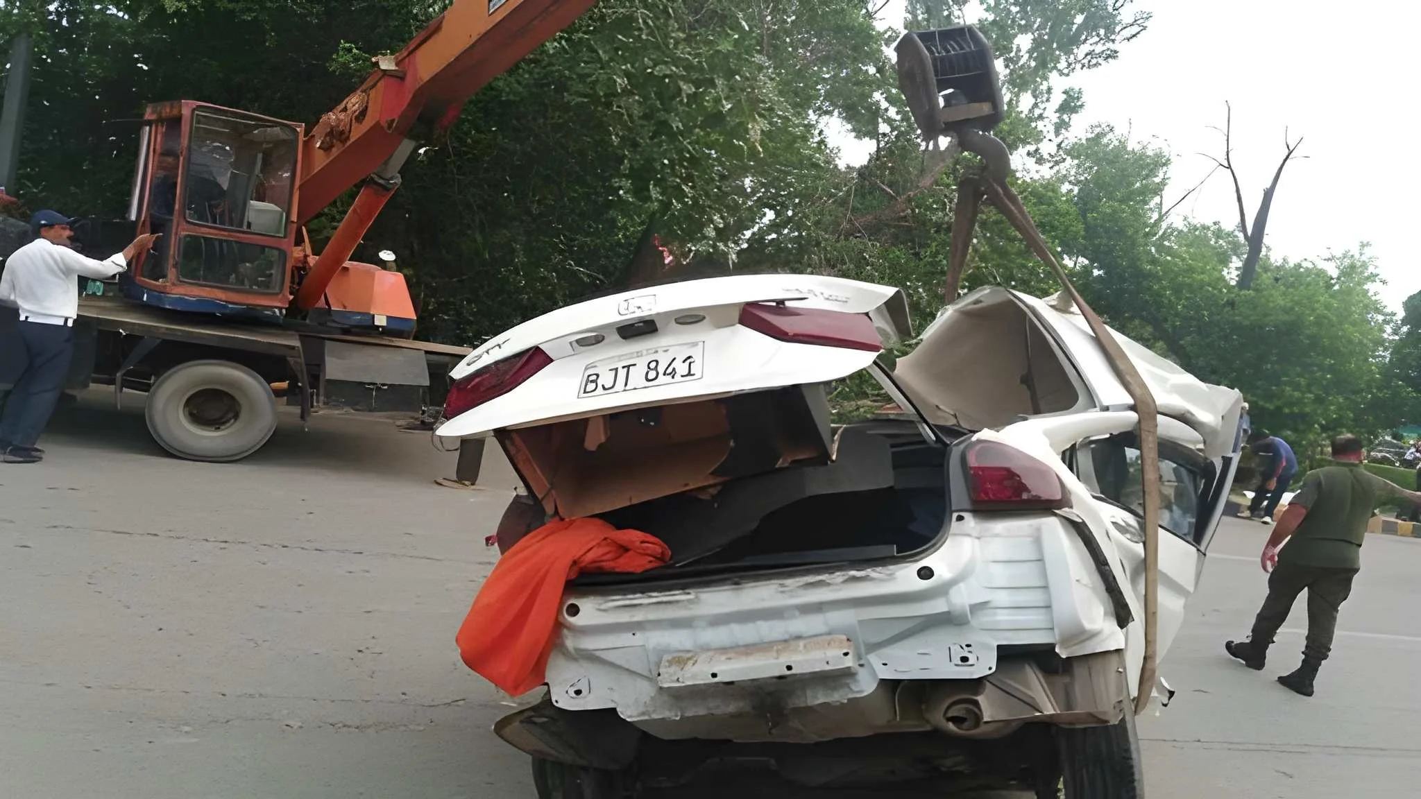 five-killed-child-injured-in-lahore-canal-road-accident
