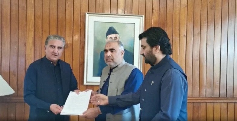 fm-presents-constitutional-amendment-bill-for-creating-south-punjab