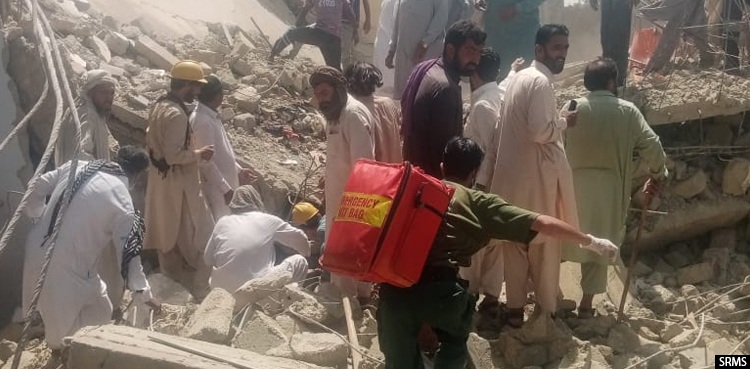 four-trapped-after-building-collapses-during-anti-encroachment-drive-in-karachi