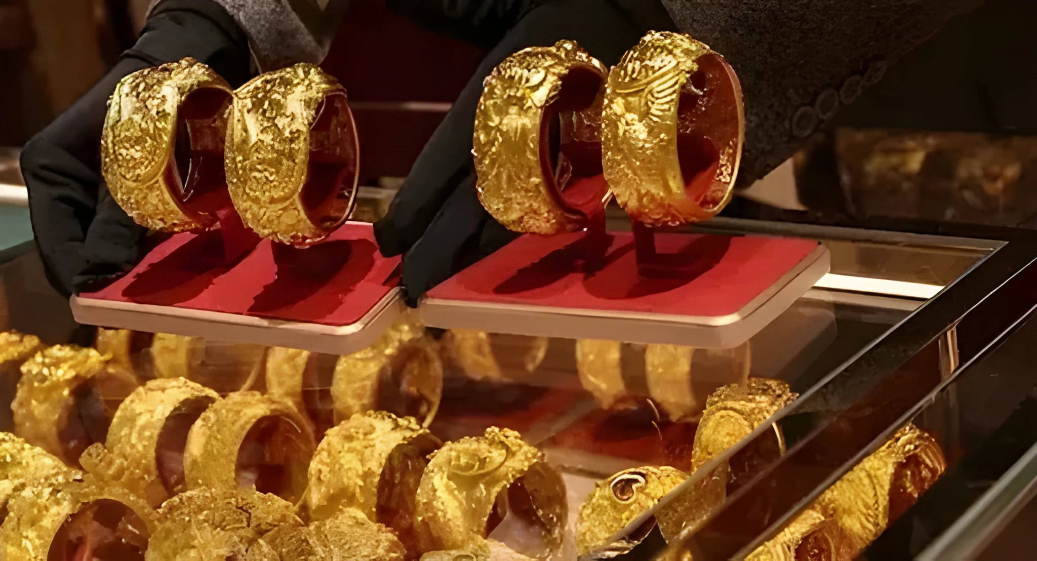 gold-prices-decline-in-pakistan
