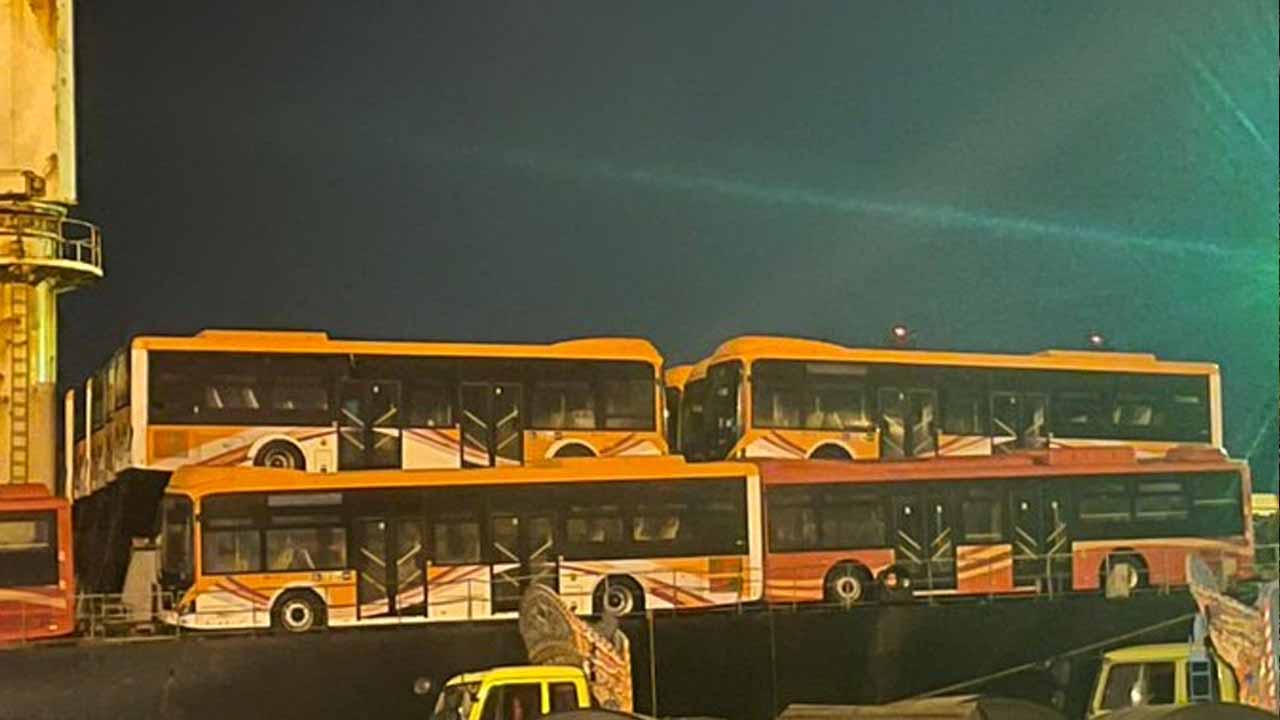 good-news-for-karachi-as-49-orange-line-buses-reach-port
