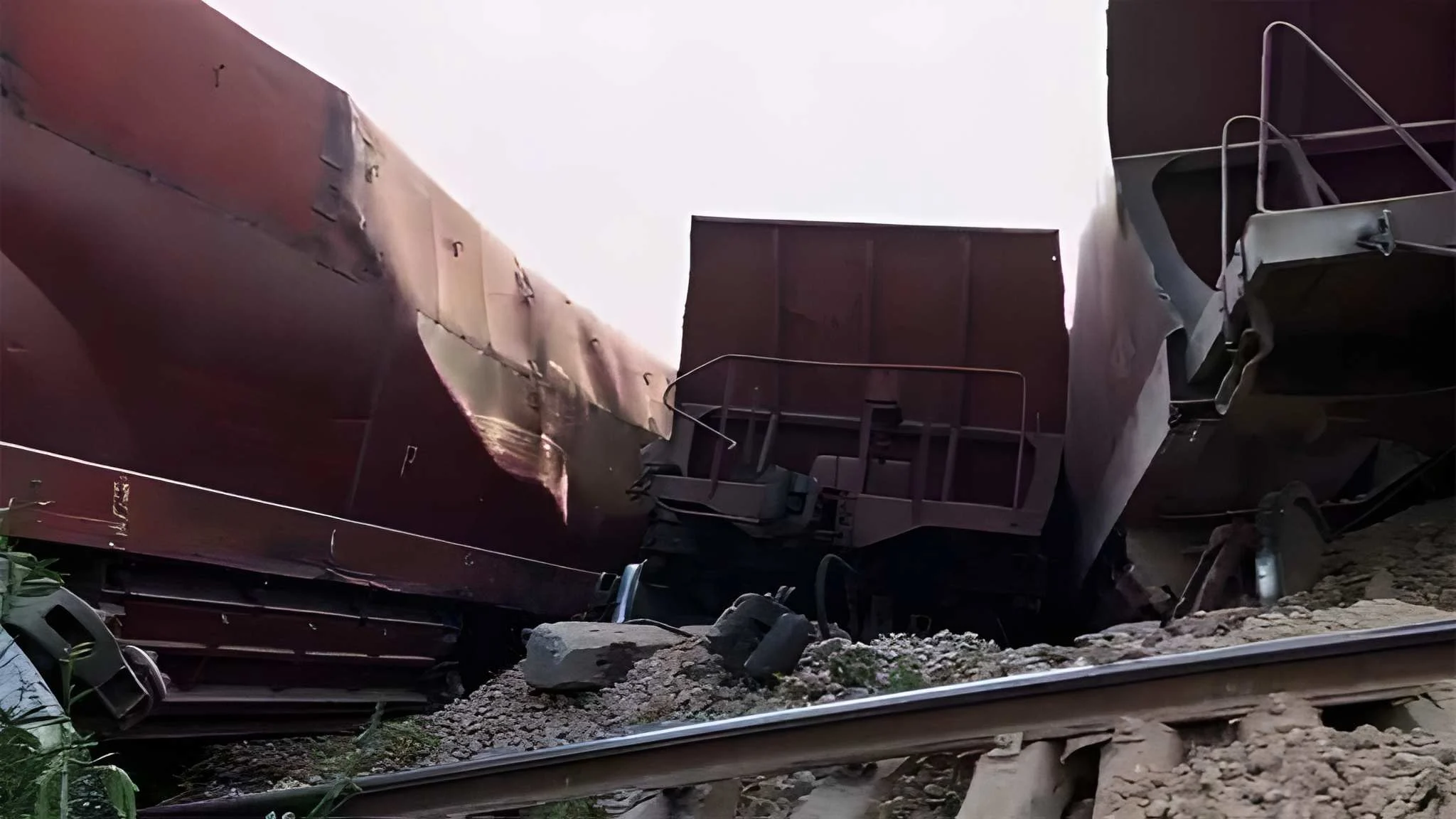 goods-train-derails-near-tando-adam