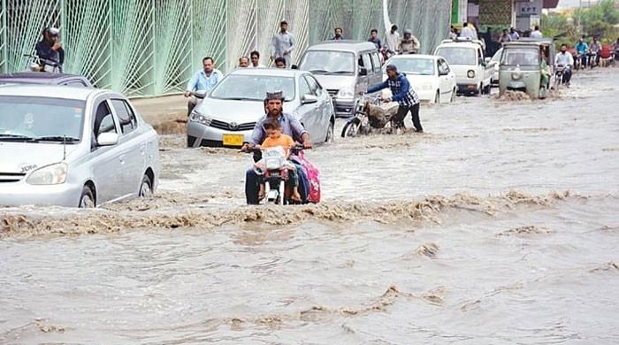 heavy-rainfall-lashes-lahore-drowns-low-lying-areas