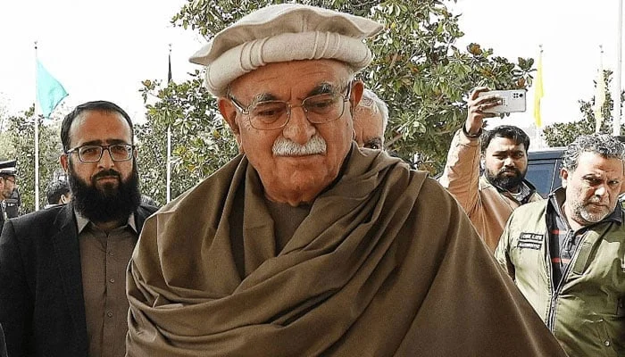 ikhtiar-wali-says-pti-founder-likely-to-meet-mahmood-achakzai