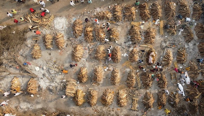 indians-rush-for-vaccines-as-covid-19-death-toll-passes-200-000