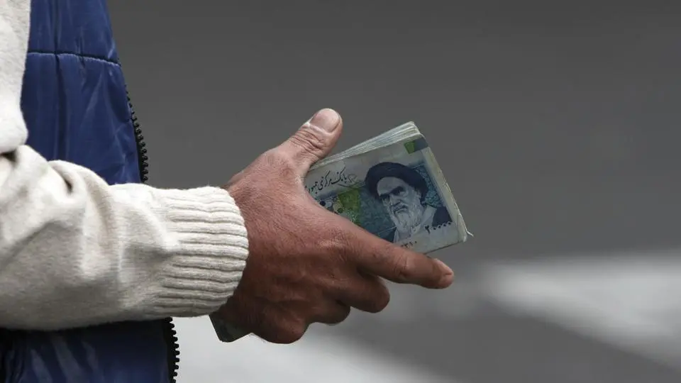 iran-s-currency-hits-record-low-against-the-dollar-amid-rising-tensions