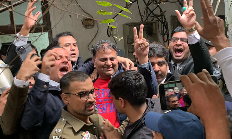 islamabad-court-orders-police-to-produce-fawad-chaudhry-in-sedition-case