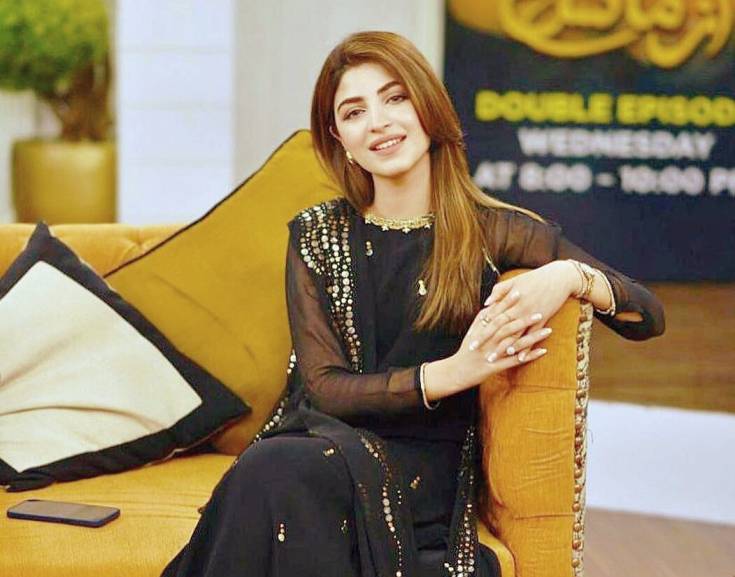 kinza-hashmi-responds-to-gossip-in-showbiz-i-m-here-to-work-and-will-continue-working
