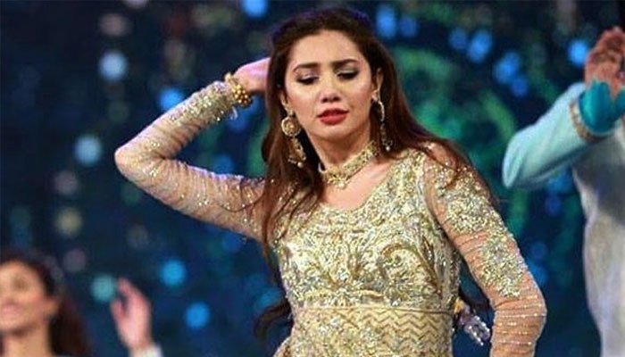lsa-2021-mahira-khan-s-throwback-dance-performance-goes-viral