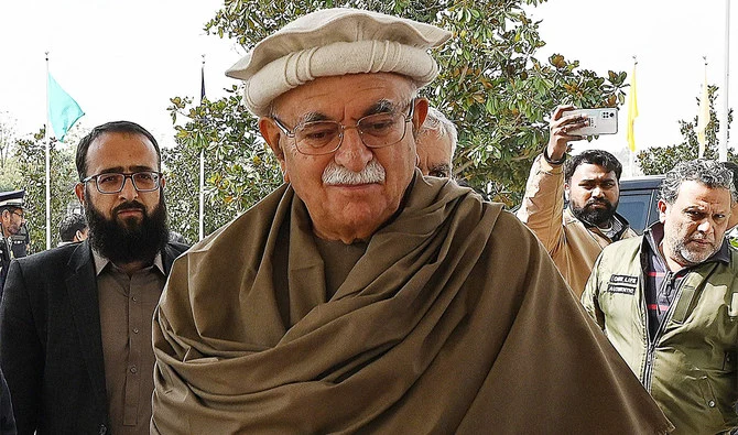 mahmood-achakzai-to-stage-protest-outside-parliament-over-imrans-health-concerns