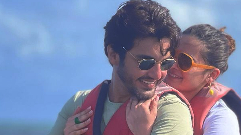 minal-khan-ahsan-mohsin-jet-off-for-honeymoon