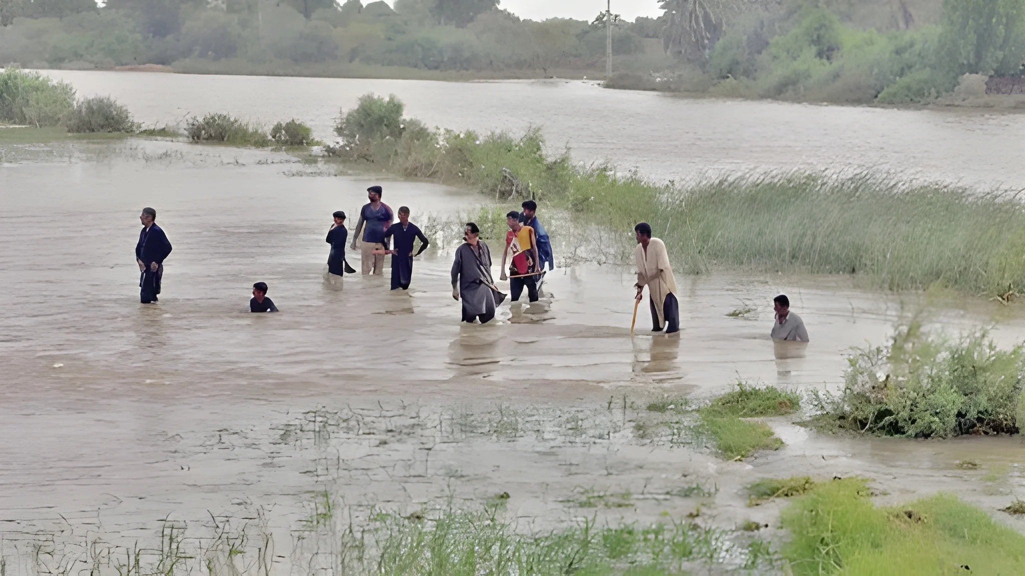 muzaffargarh-indus-river-develops-breach-in-zameendara-bund