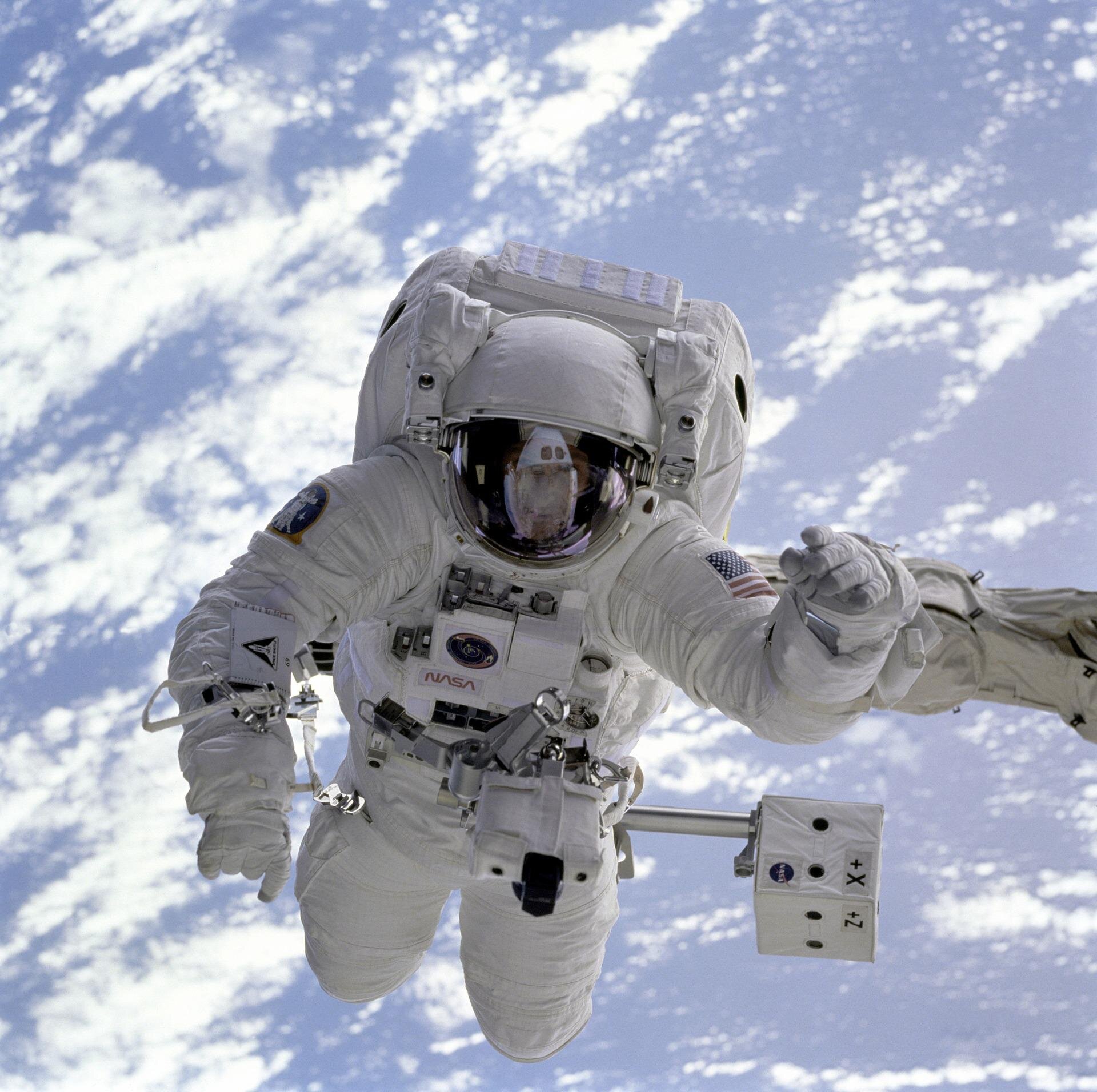 nasa-awards-two-contracts-for-next-generation-spacesuits