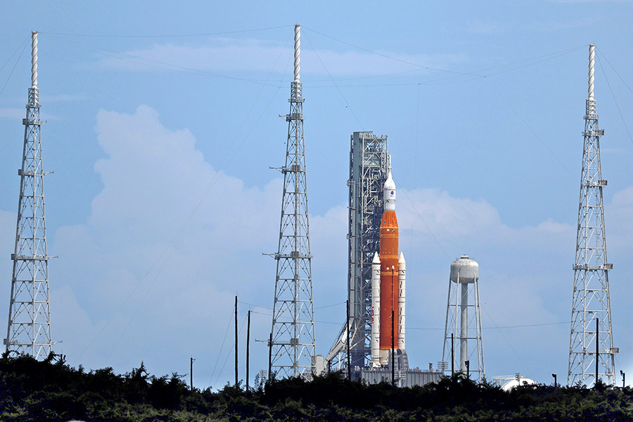 nasa-shoots-for-the-moon-on-its-way-to-mars
