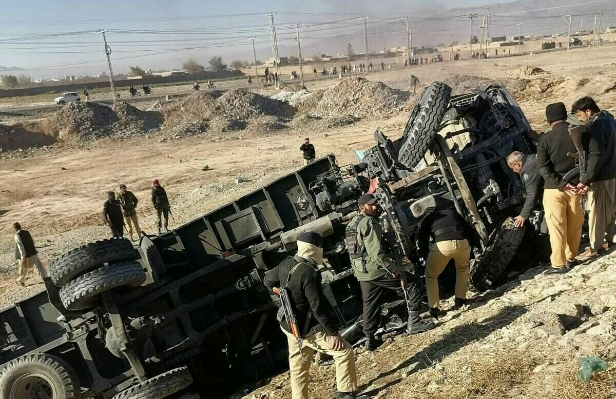 one-policeman-martyred-over-15-injured-in-explosion-on-quetta-s-baleli-custom