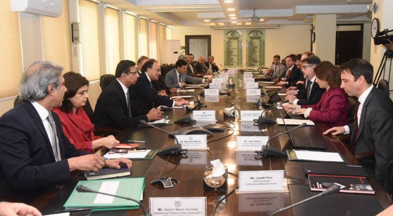 pakistan-plans-to-discuss-loan-extension-program-with-imf