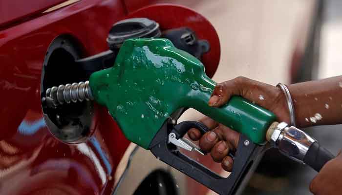 pakistan-rings-in-the-new-year-with-rs4-hike-in-petrol-price