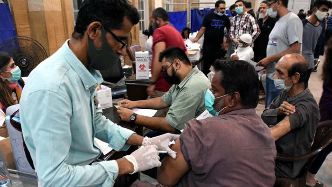 pakistan-s-covid-19-contagion-rate-falls-below-200-in-nearly-a-year