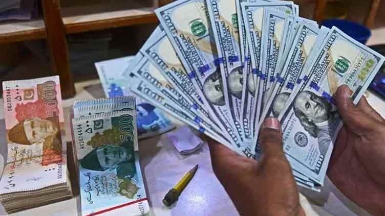 pakistani-rupee-falls-sharply-on-imf-deal-delay