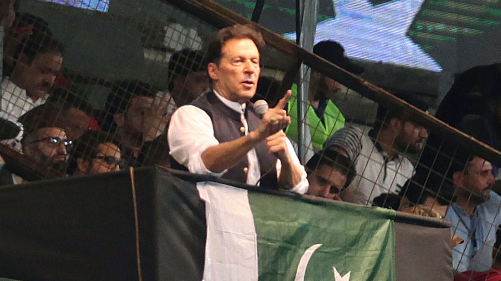 peshawar-three-stooges-couldn-t-defeat-me-in-fair-contest-says-imran-khan
