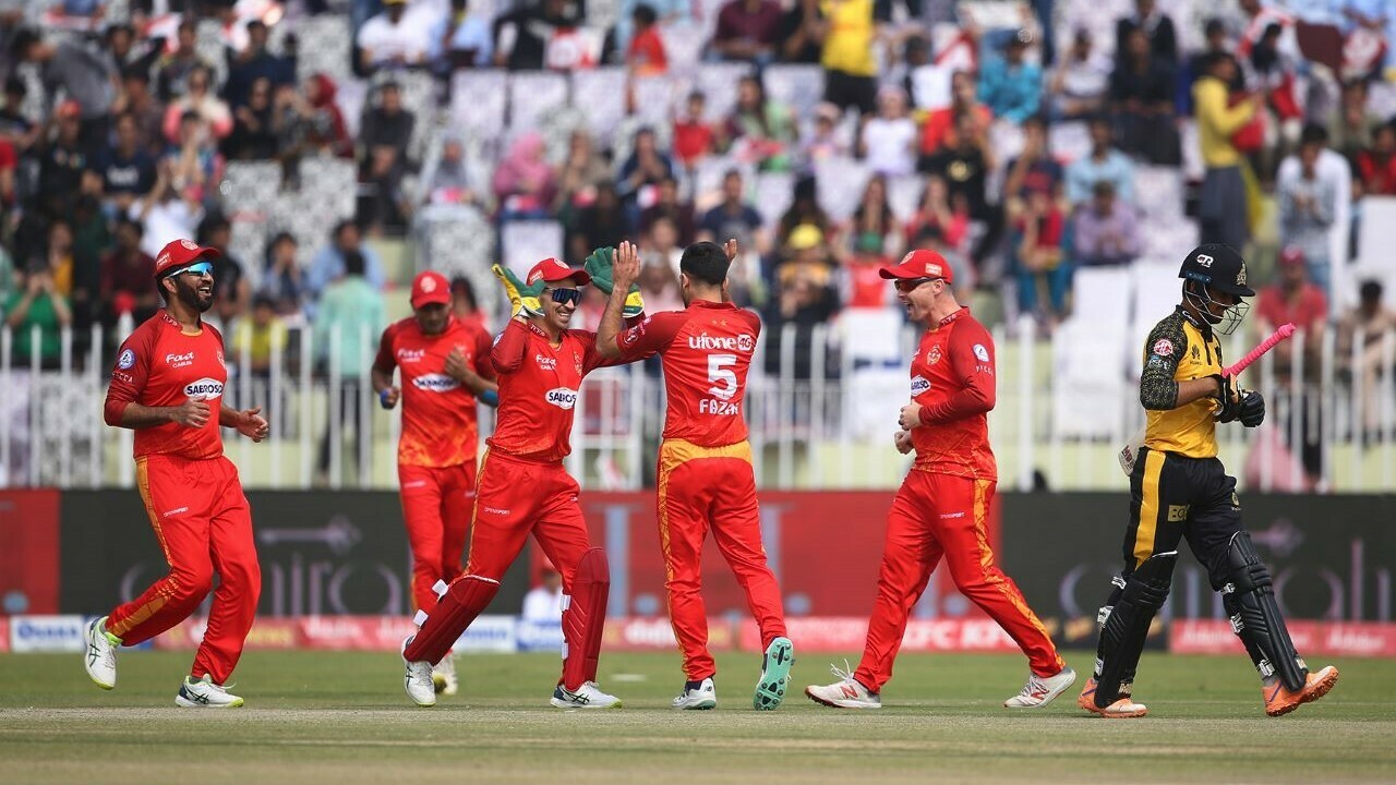 peshawar-zalmi-edge-islamabad-united-by-13-runs