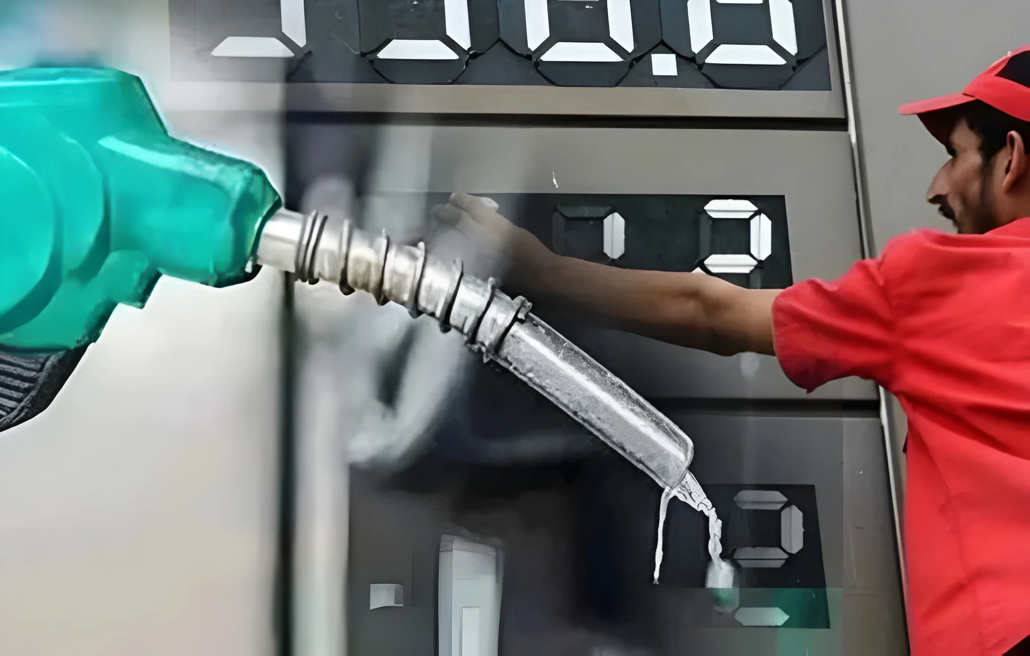 petroleum-dealers-say-govt-to-scrap-daily-fuel-pricing