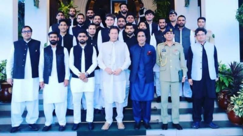 pm-gives-tips-to-cricket-team-calls-for-aggressive-posturing