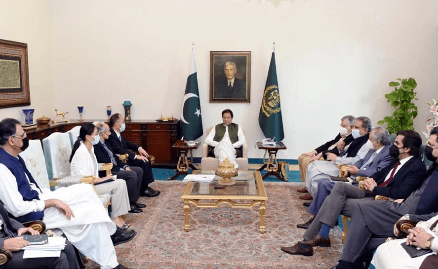 pm-imran-khan-orders-all-possible-steps-to-attract-chinese-investors-in-sezs