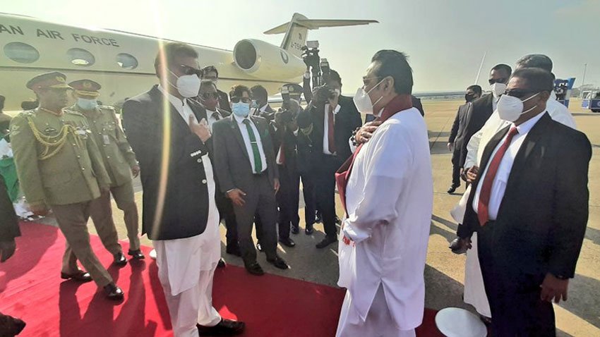pm-imran-khan-presented-guard-of-honor-on-arrival-in-srilanka