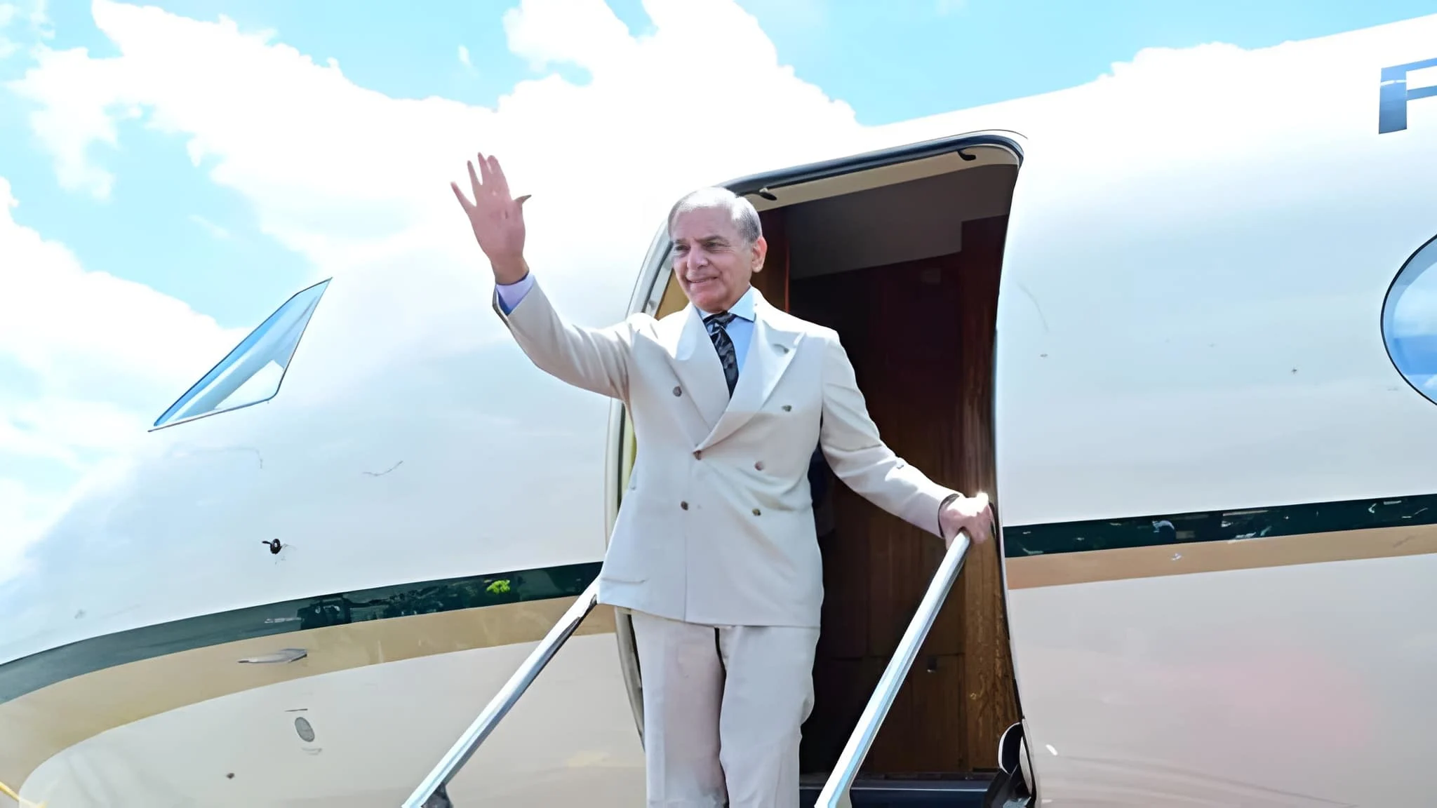 pm-shehbaz-arrives-in-quetta-on-official-visit