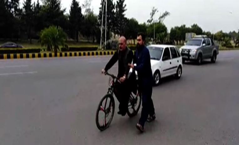 ppp-senator-rides-bicycle-after-petrol-becomes-unaffordable