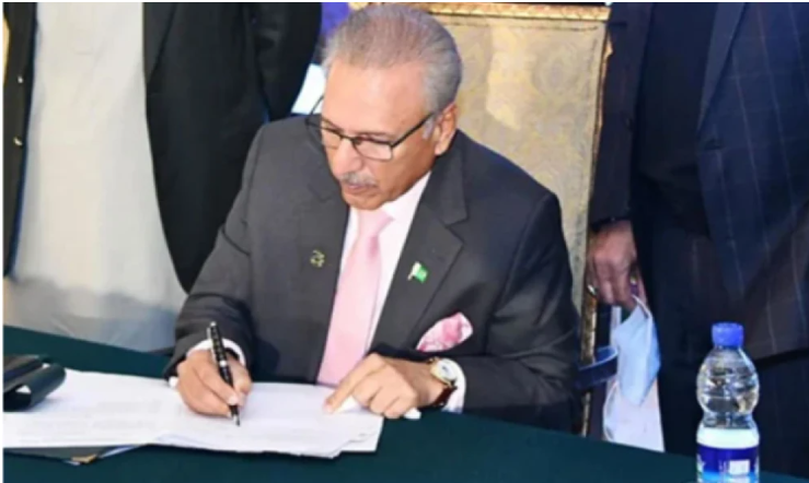 president-alvi-signs-finance-bill-2023