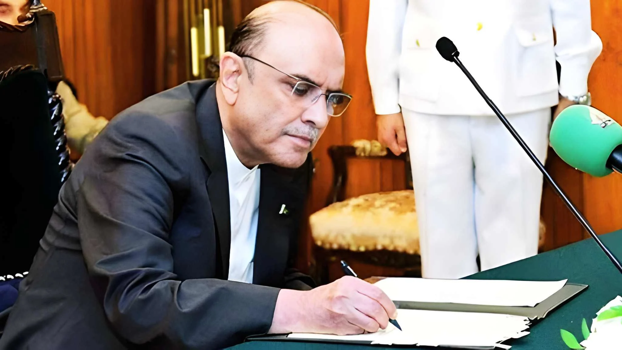 president-zardari-approves-civil-awards-for-355-personalities-on-independence-day