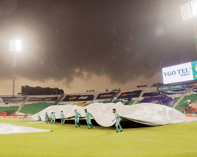 psl-11-rain-washes-out-islamabad-united-vs-peshawar-zalmi-clash