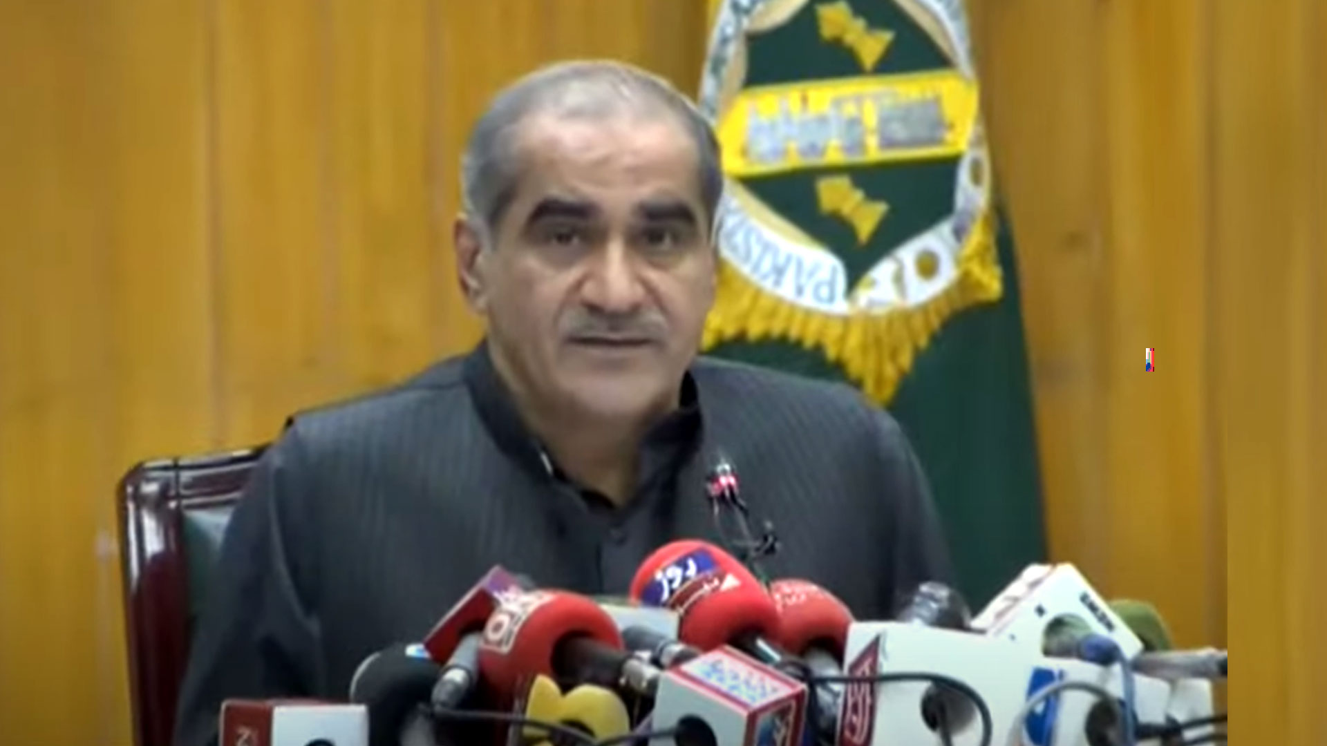 railway-minister-announces-10-to-15pc-reduction-in-train-fares