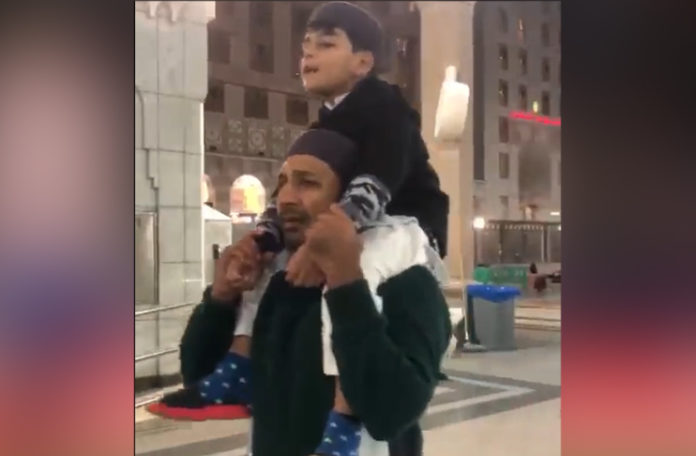 sarfaraz-recites-naat-with-son-in-medina